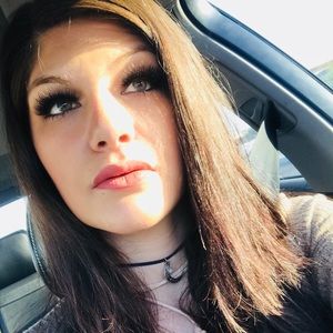 Meet your Posher, Alexis